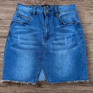 IRIS JEANS Los Angeles denim skirt. Size S.